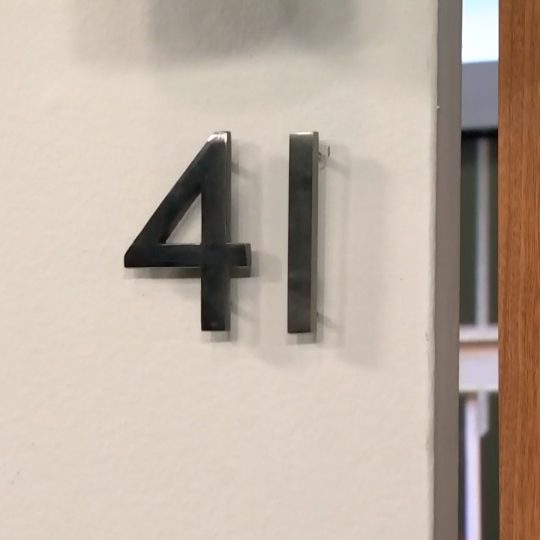 T27-MSC40 4" MODERN STYLE SOLID BRASS HOUSE NUMBER '0' - SATIN CHROME